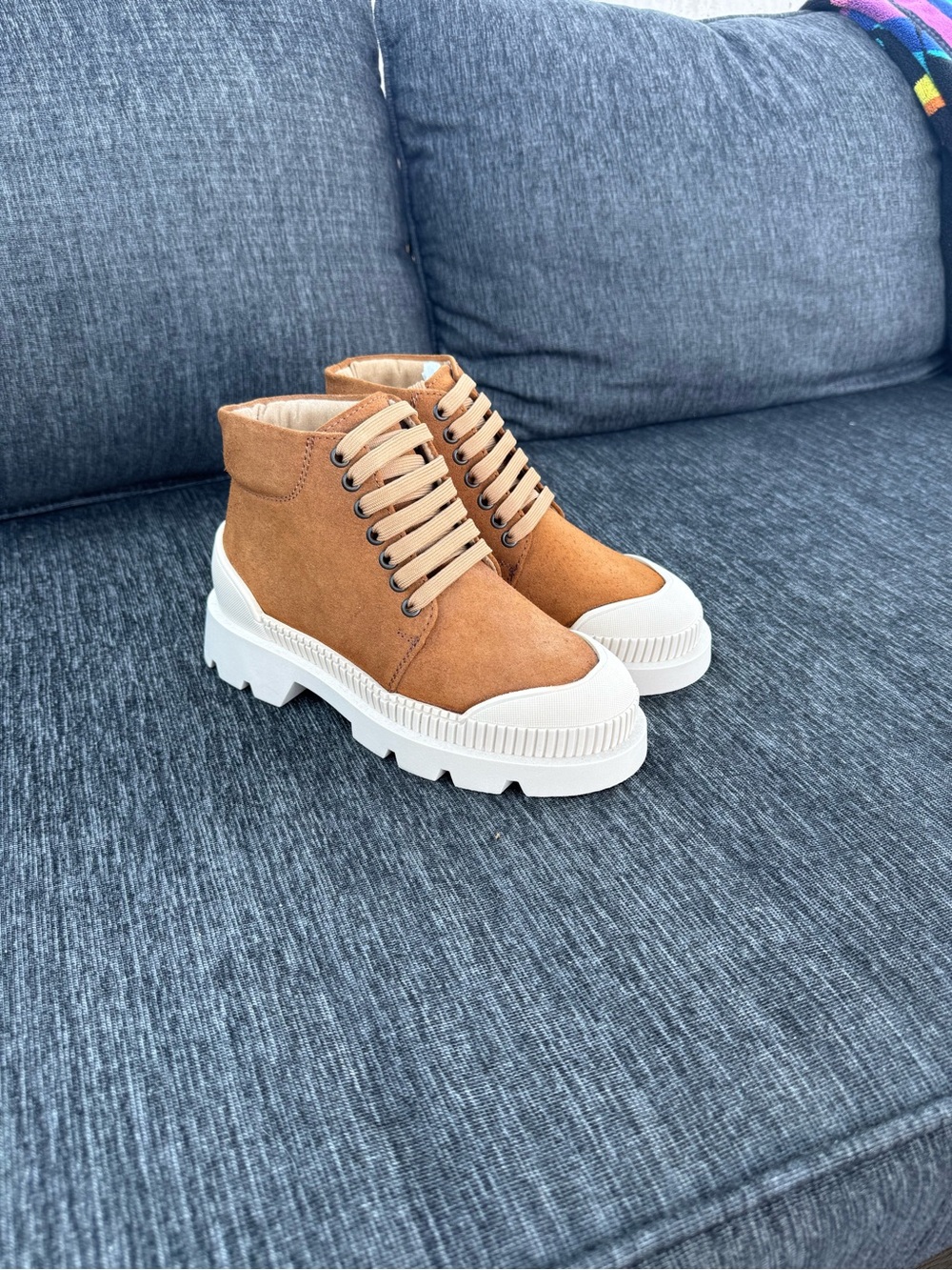 $120 New! Via Libera (handmade brand)Women’s Tan Suede Platform Shoe size 7.5